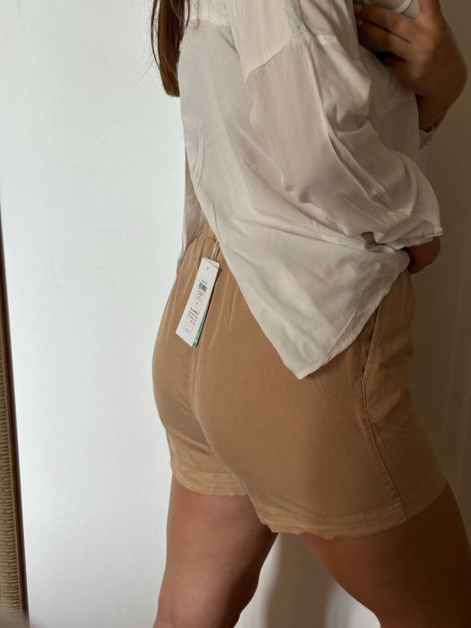 Pantaloni scurti Vila