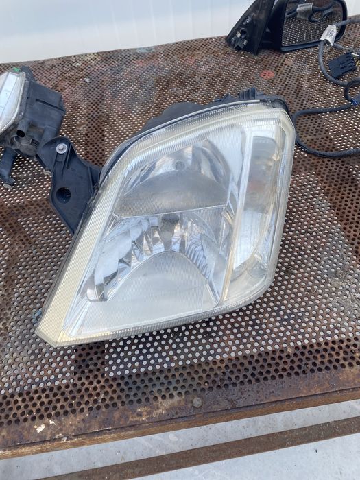 Ляв фар за опел мерива а