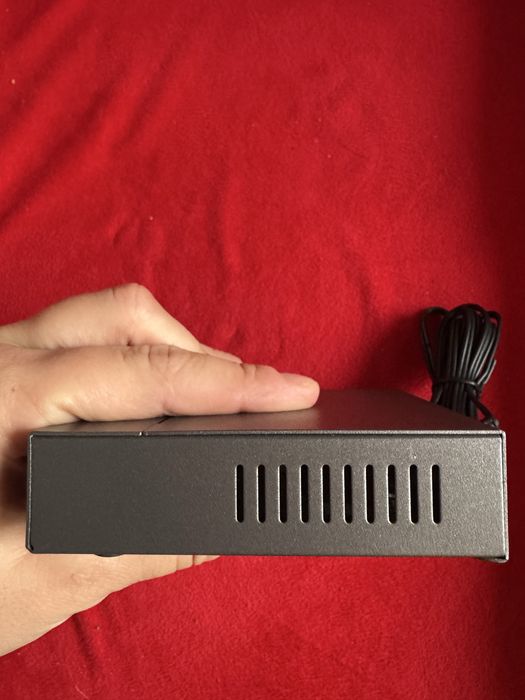 switch de rețea — NETGEAR ProSAFE Plus Switch GS105E.