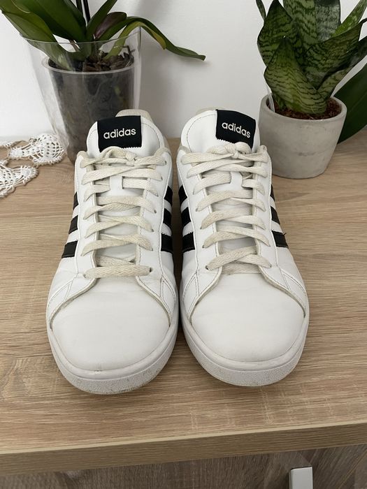 Vand adidasi din piele