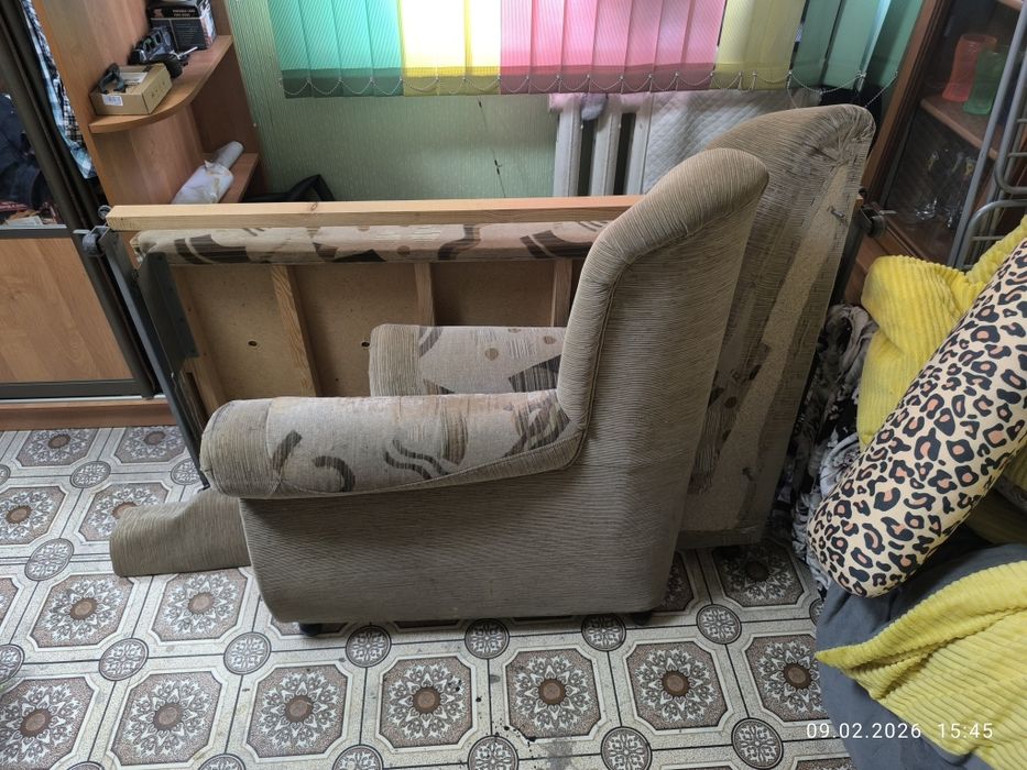 Диван и кресло отдам бесплатно