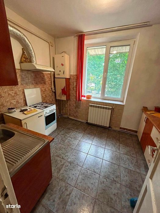 De vanzare apartament cu 2 camere, 2 bai, etajul 1, Pret 45000euro