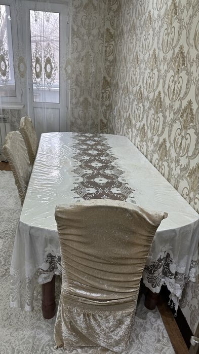Срочно продается стол со стульями и гостинная стенка