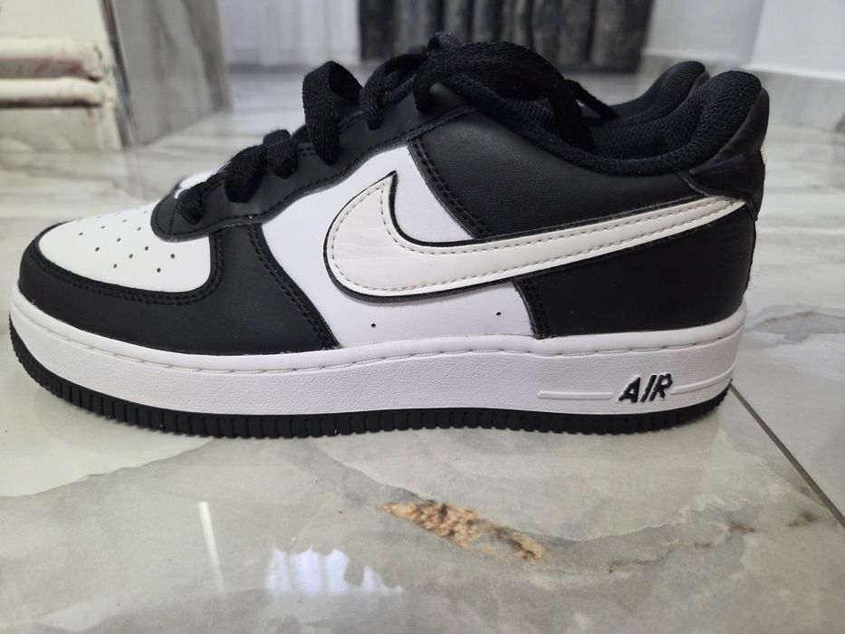 Adidaşi Nike Air Force 1