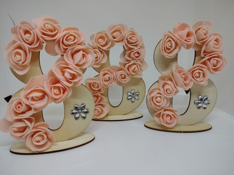 До края на м. Януари цената е 5 лв за брой Дървени осмици за осми март