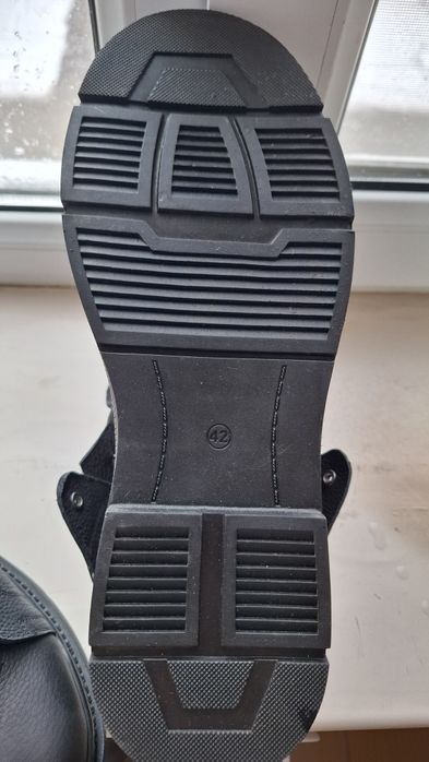 Продам кожаные  берцы