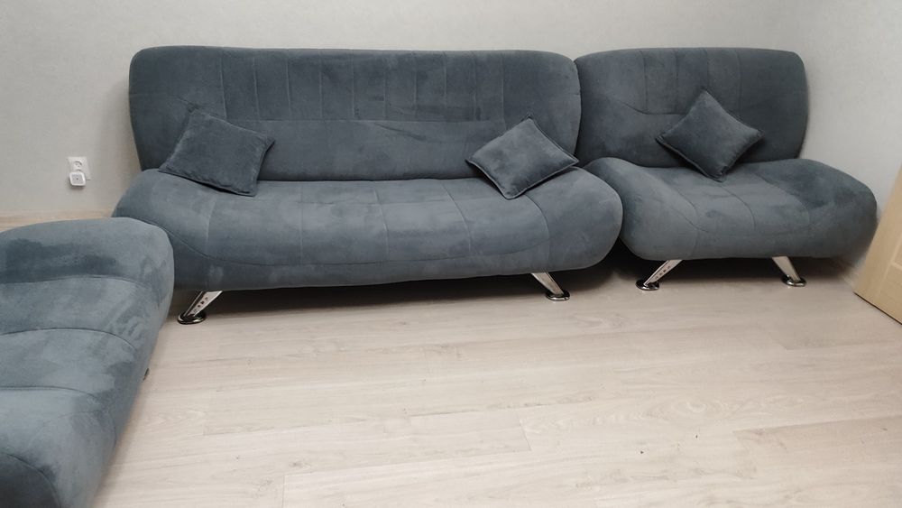 Продам диван и два кресла