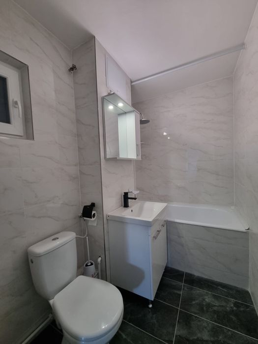 Apartament 3 camere de închiriat