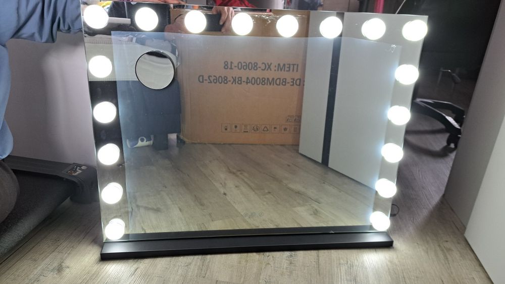 Oglinda machiaj cu led