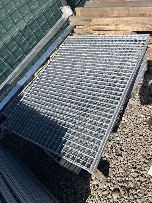 Gratare zincate110/80//trepte import Germania