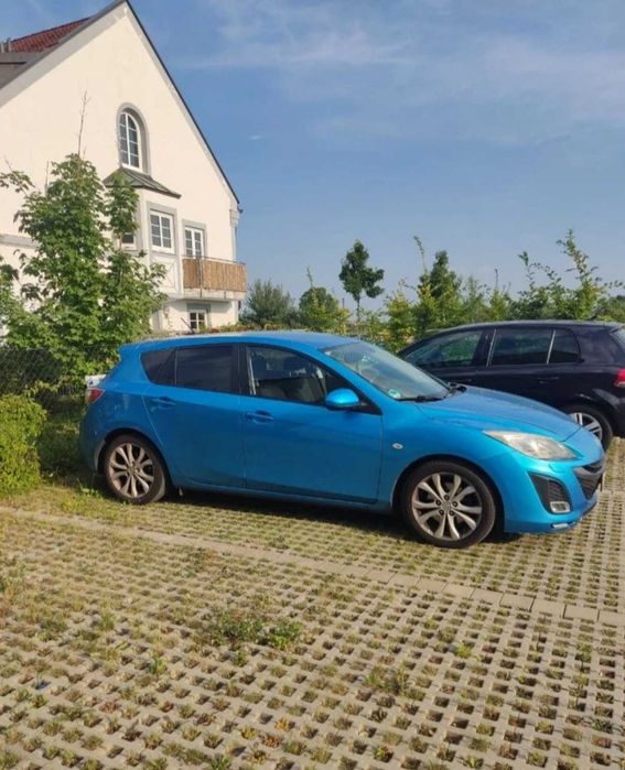 Лек автомобил Mazda 3
