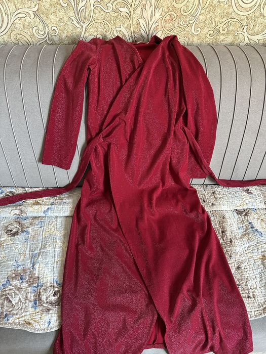 Платья нарядные 5 шт разные