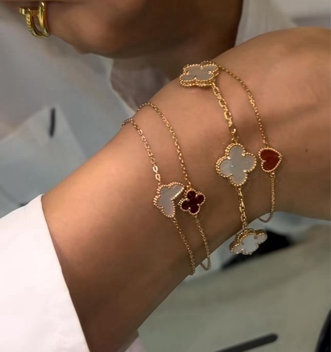 Позлатени гривни Van Cleef & Arpels