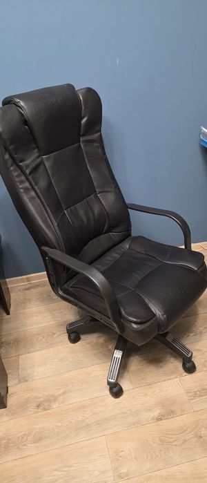 Стол и стул офисные