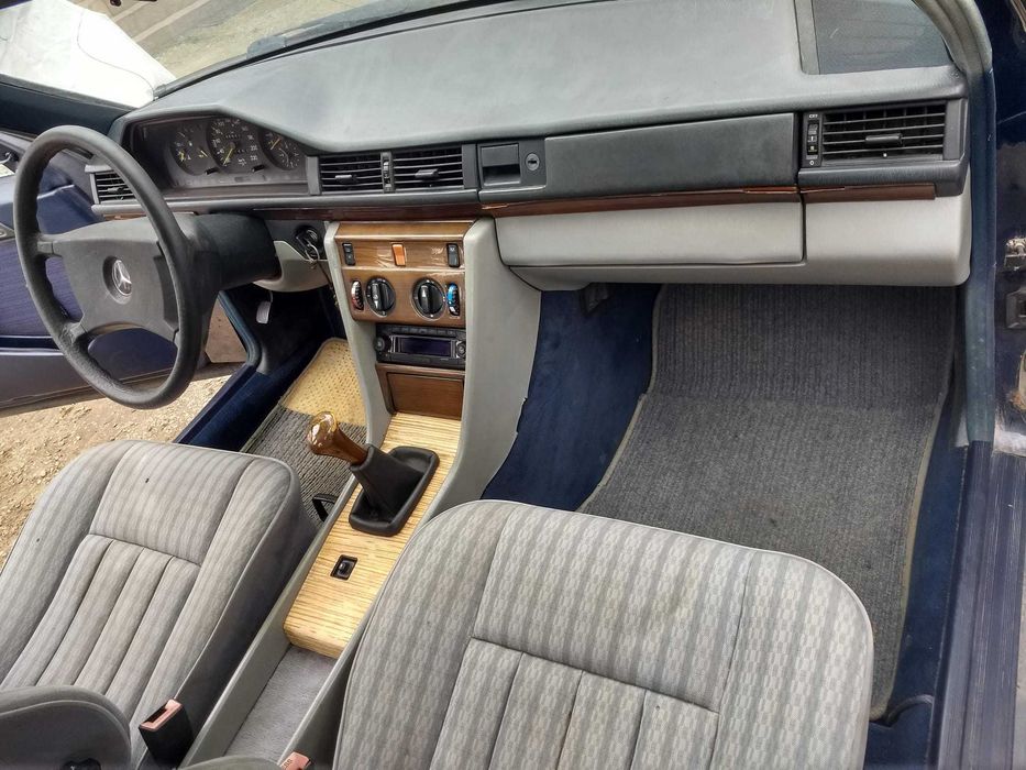 MERCEDES-BENZ E-Class 1988 — imagine 4