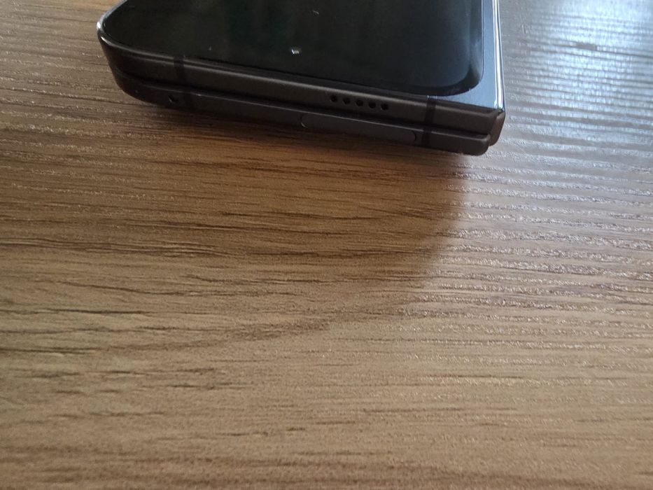 Smartphone Google Pixel 9 Pro Flod