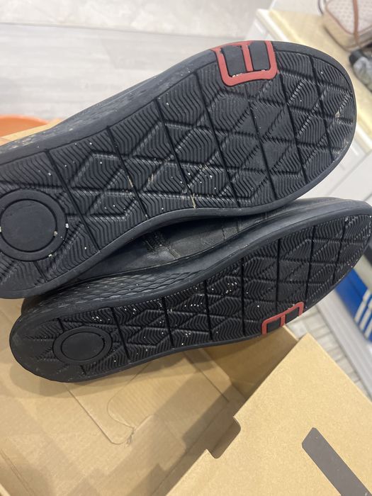 Продам подростковую обувь