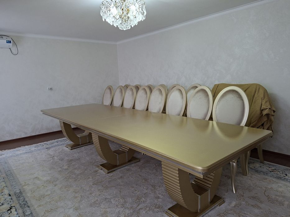 Стол и стулья өте жақсы сапада