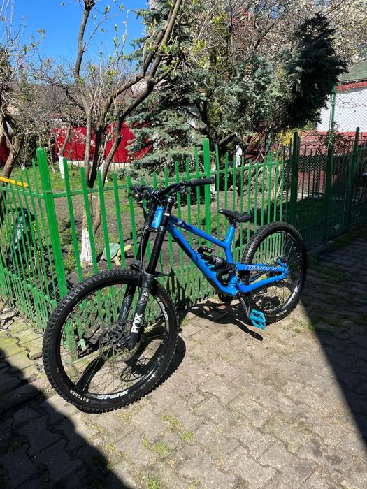 Commencal bicicleta downhill