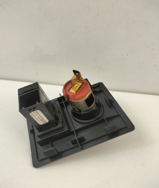 Priza Auxiliar 5891505020 Toyota Avensis a 3-a generatie T27 (facelif