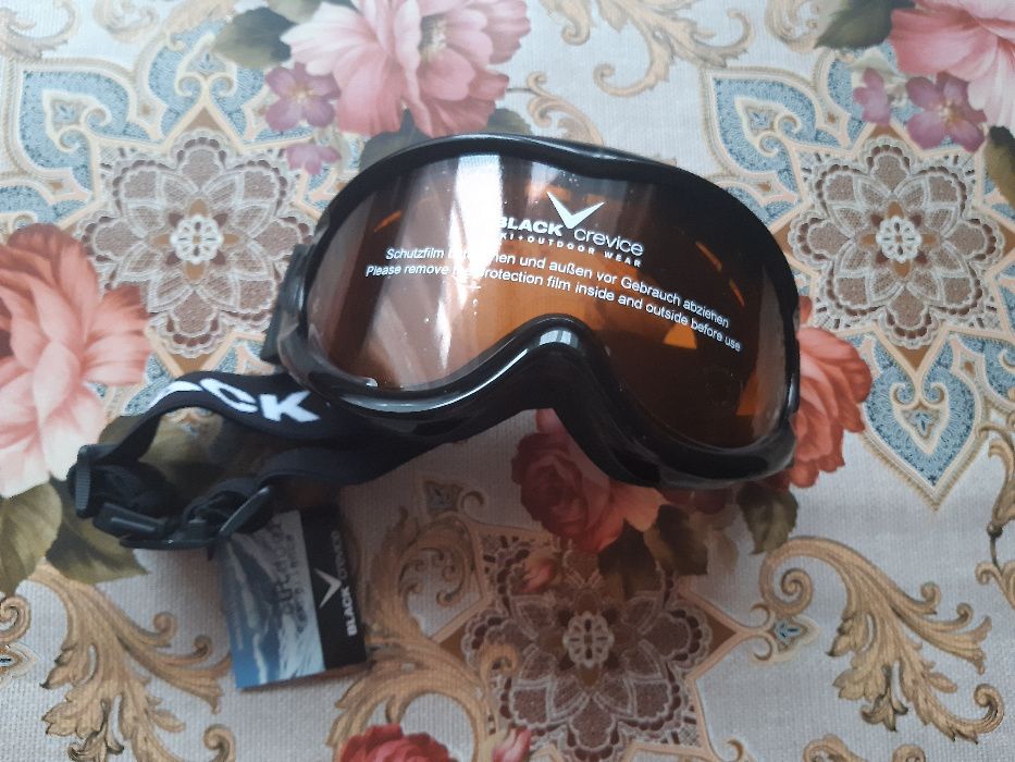 UVEX 52-55 см нова каска ски очила