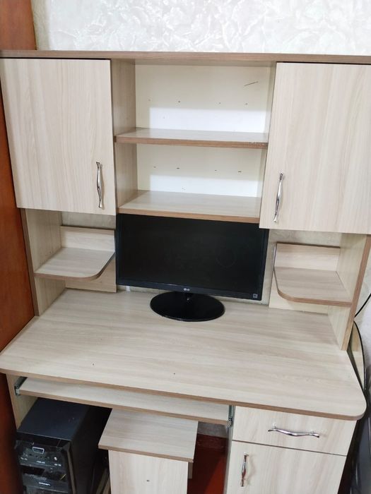 Компьютерный столик сатылады