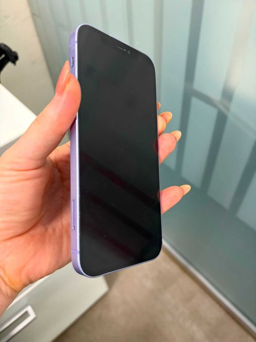 Продам iPhone 12