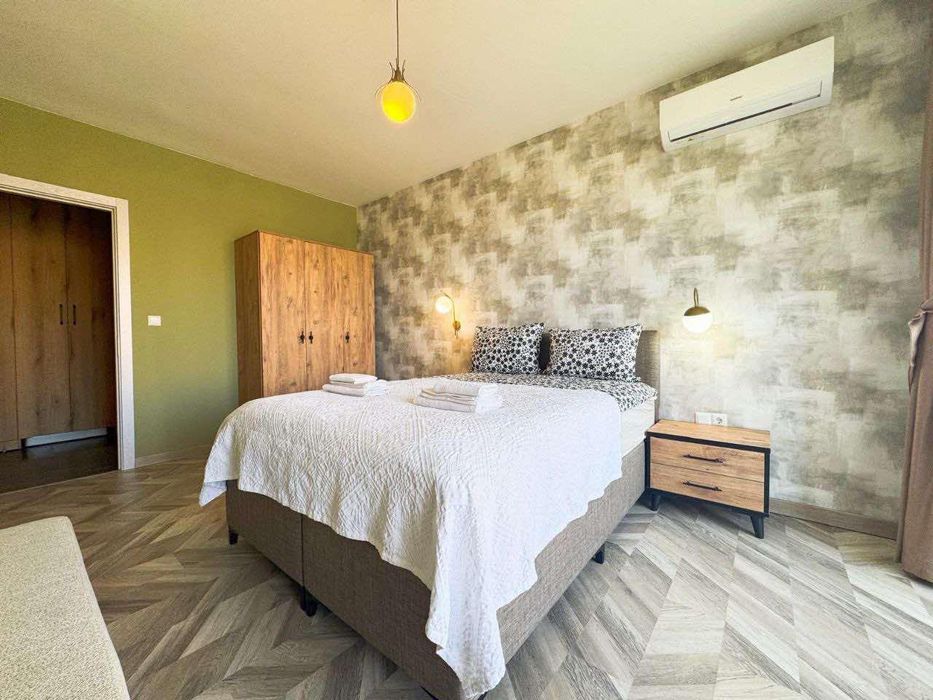 Дава се под наем Двустаен апартамент в к.к. Св.Св. Константин и Елена - 65 кв.м за 698.19 € - Снимка #4