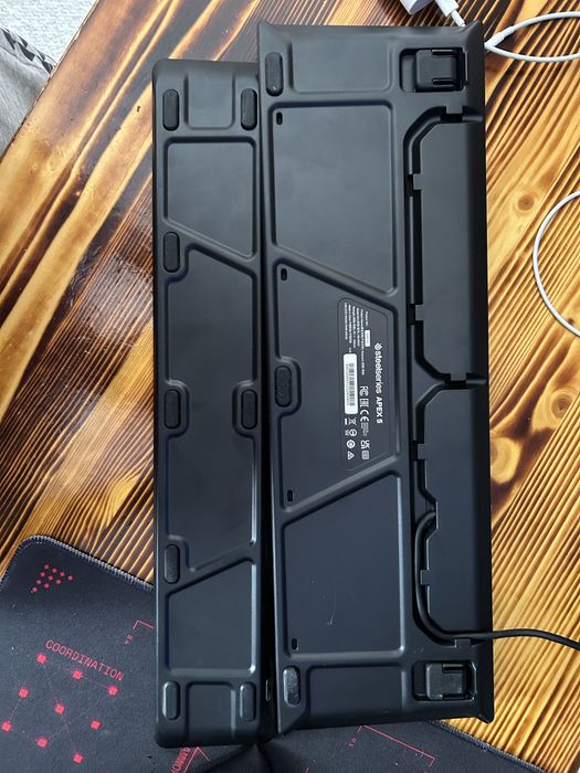 Vand tastatura steelseries apex 5