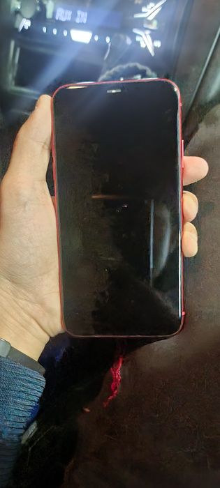 iPhone 11 красный