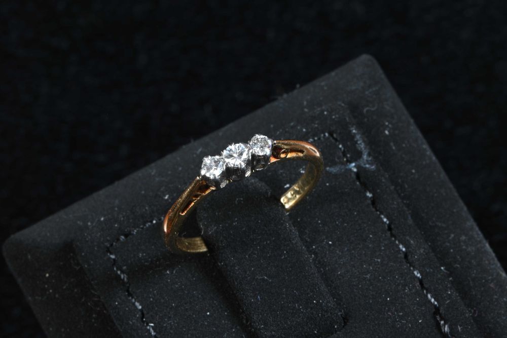 Пръстен Злато 750 и Платина с 3 Диаманта 0.17 карата Размер 53 1/2