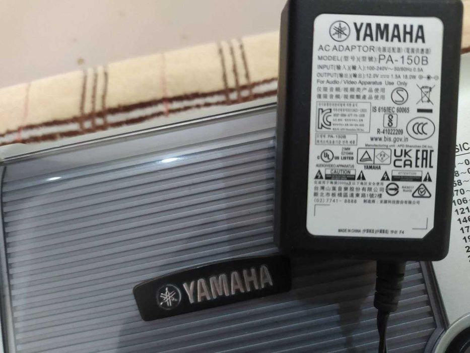 Синтезатор "ямаха е-403" в отличном состоянии