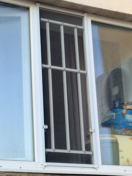 Решетка и москитная сетка два в одном