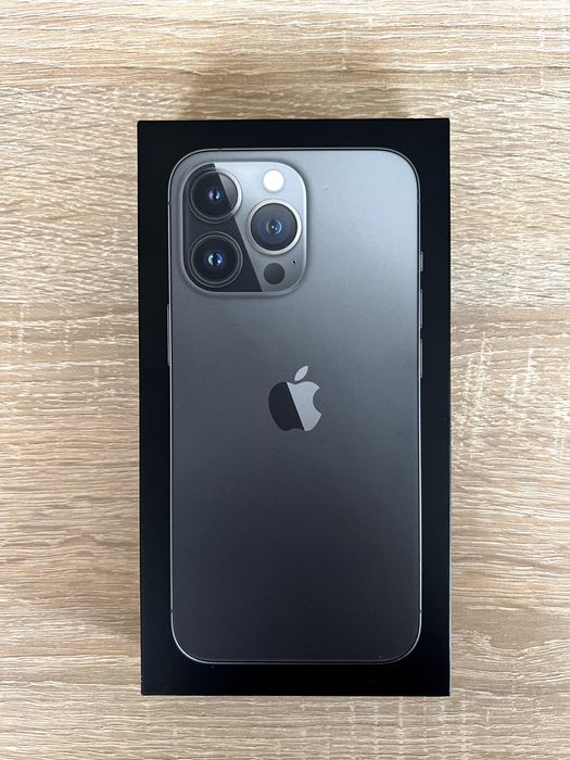 iPhone 13 Pro 256GB Graphite + 11 кейса