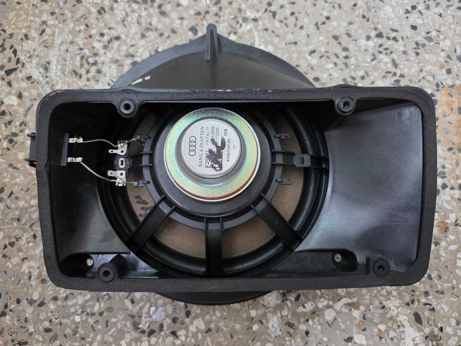 Субуфер Bang & Olufsen 8T0035412D за AUDI