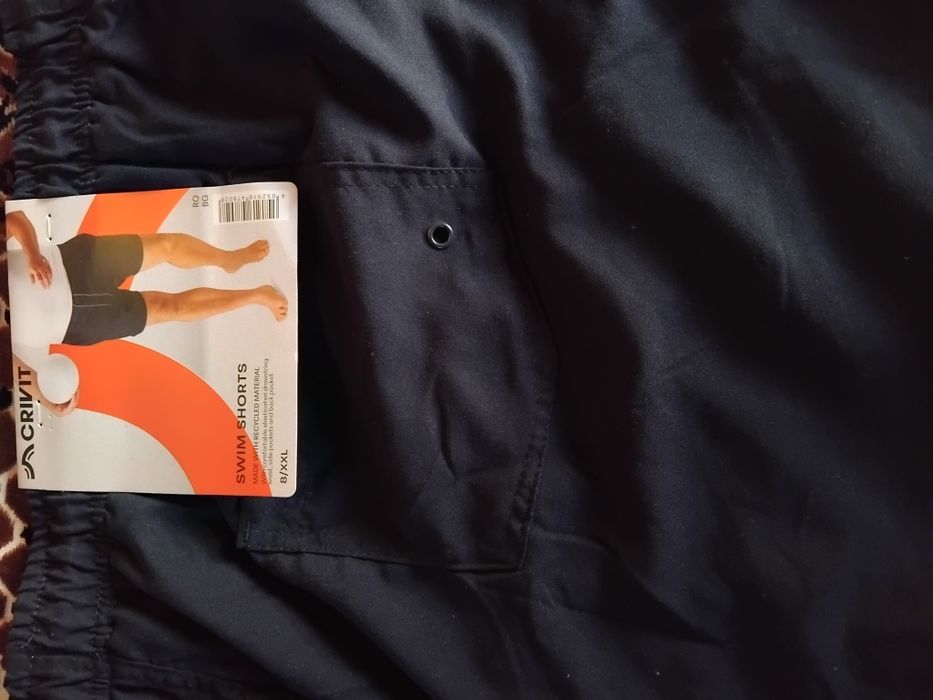 Vând 2 buc.șort plajă 60 lei