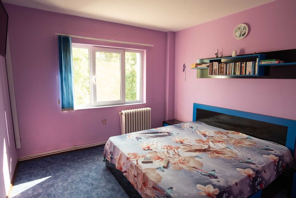 Vând apartament decomandat cu 3 camere în Podu Roș