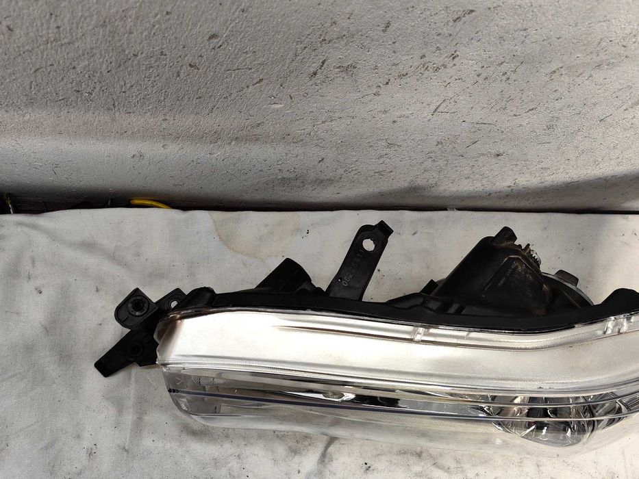 Фар Тойота Toyota Hilux