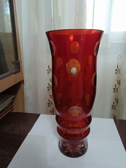 Вазы для цветов.