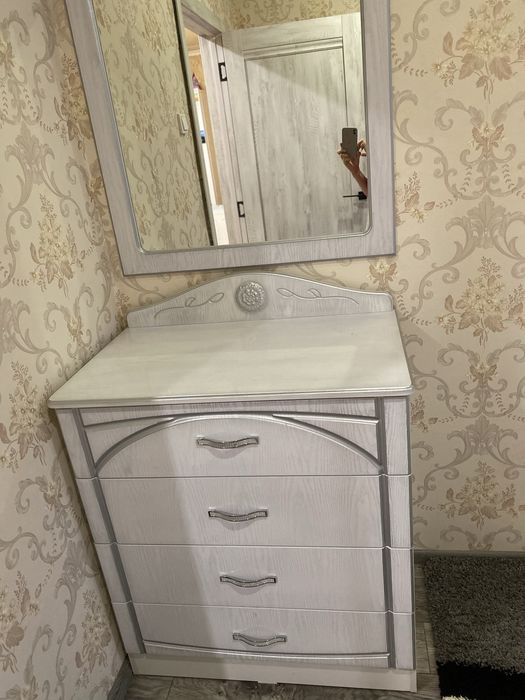 Продам спальный гарнитур