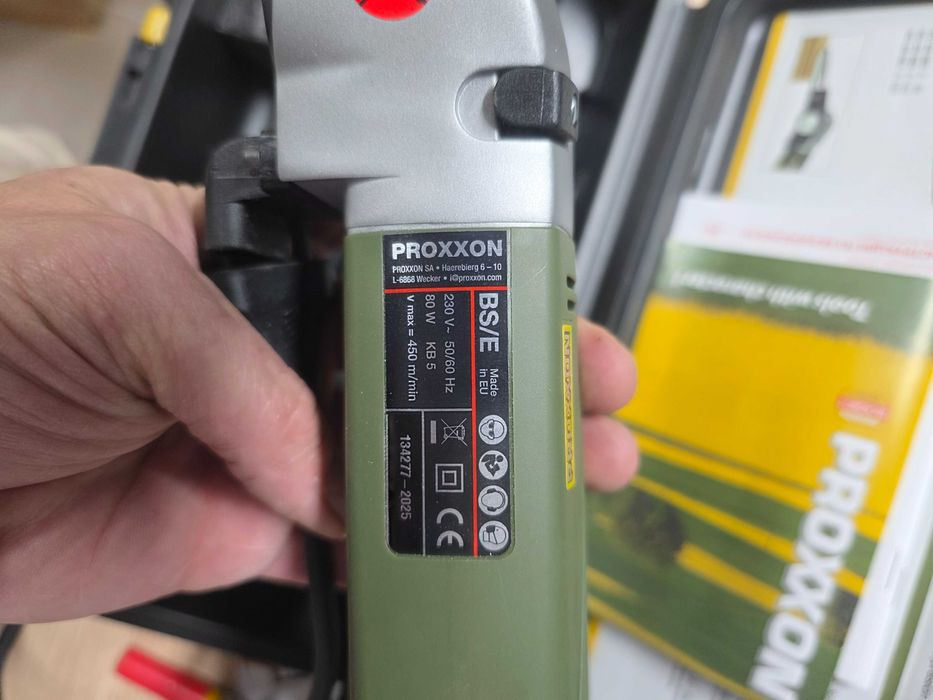 Proxxon BS/E - Minislefuitor de tip curea cu cap oscilant, 80 W