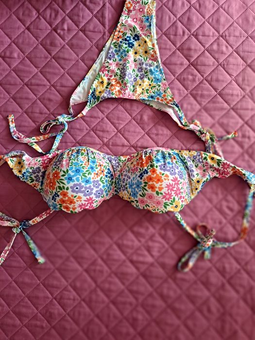 costum de baie mărimea 40DD