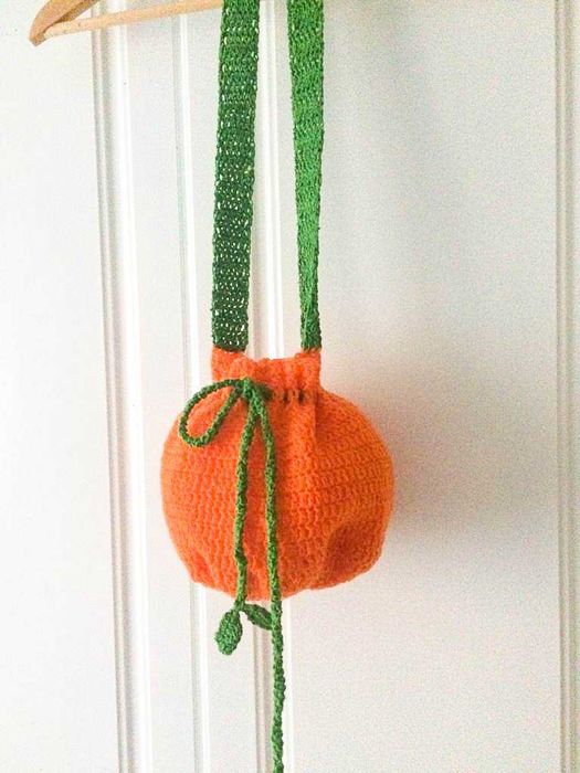 Hăinuțele tricotate și croșetate manual.