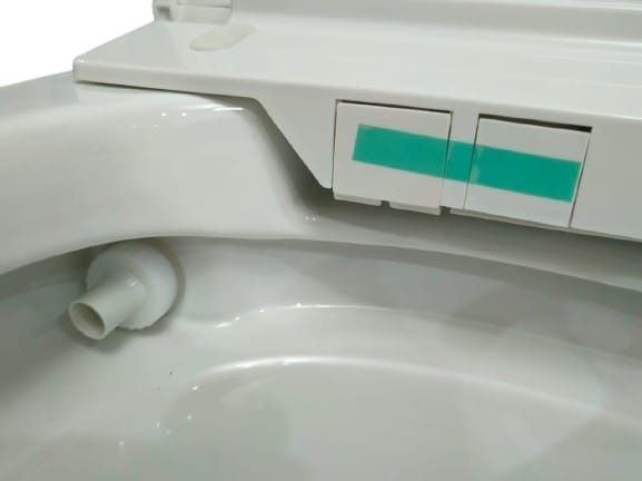 Умный унитаз с функцией биде