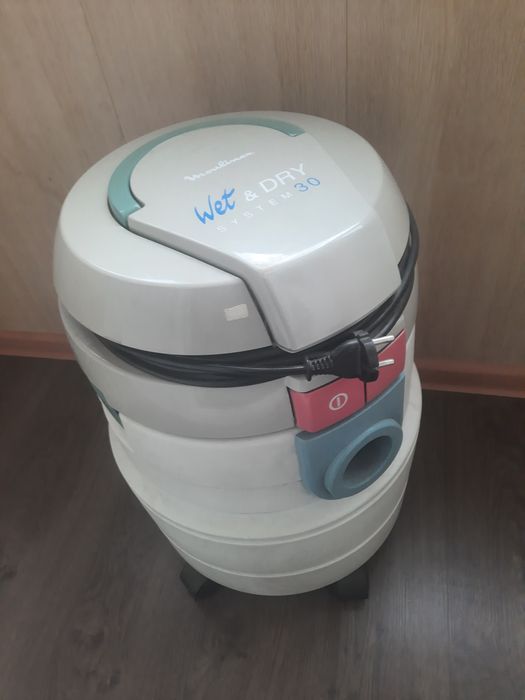 Пылесос моющий продам