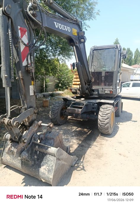 Ekskavator 60talik 2015 kareadan keldi 10ming saot ishlagan