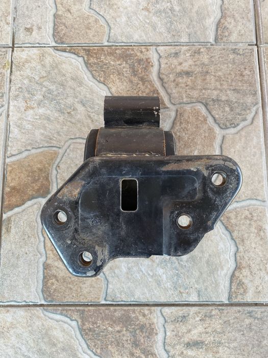 Подушка двигателя