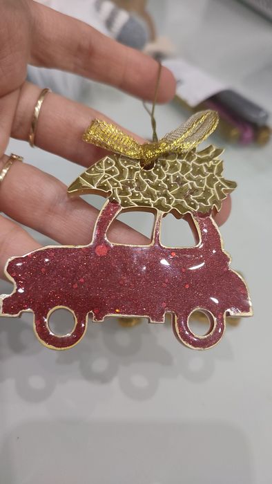 Ръчно изработени фигурки за елха от епоксидна смола