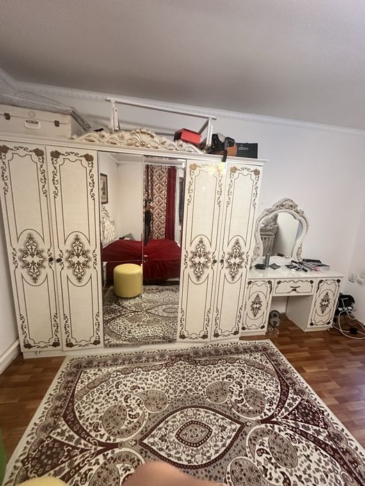 Белые шкафы со зеркалом