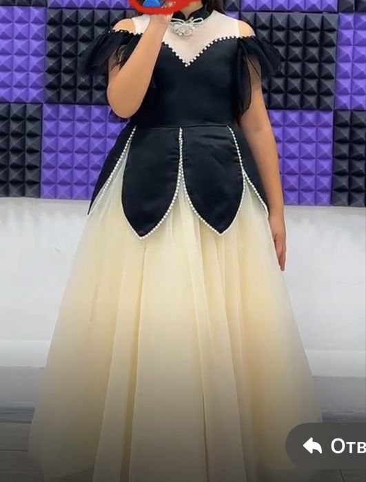 продам платье на девочек  на 8,9,10 лет